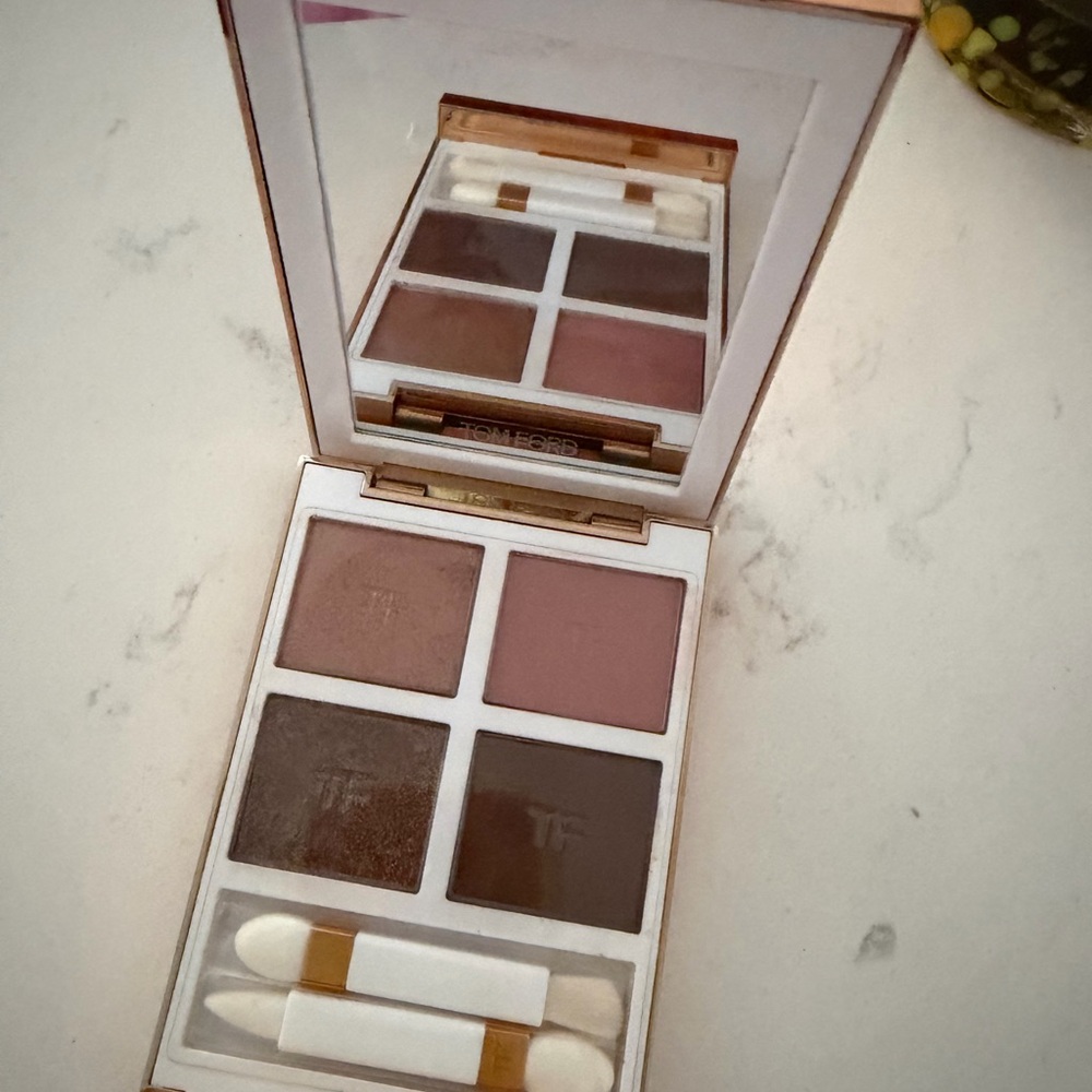 Tom Ford Limited edition tropical dusk Eyeshadow Quad - Picture 3 of 5